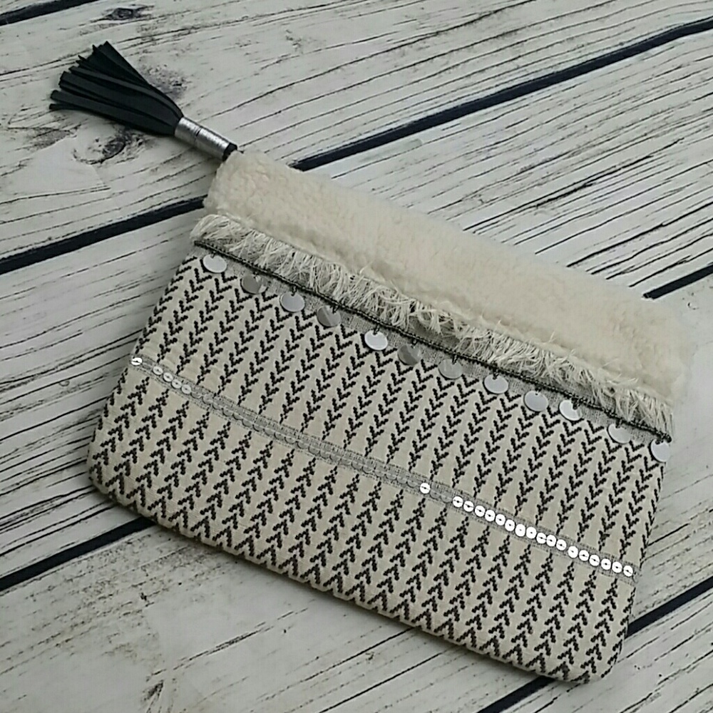 Mossimo Clutch